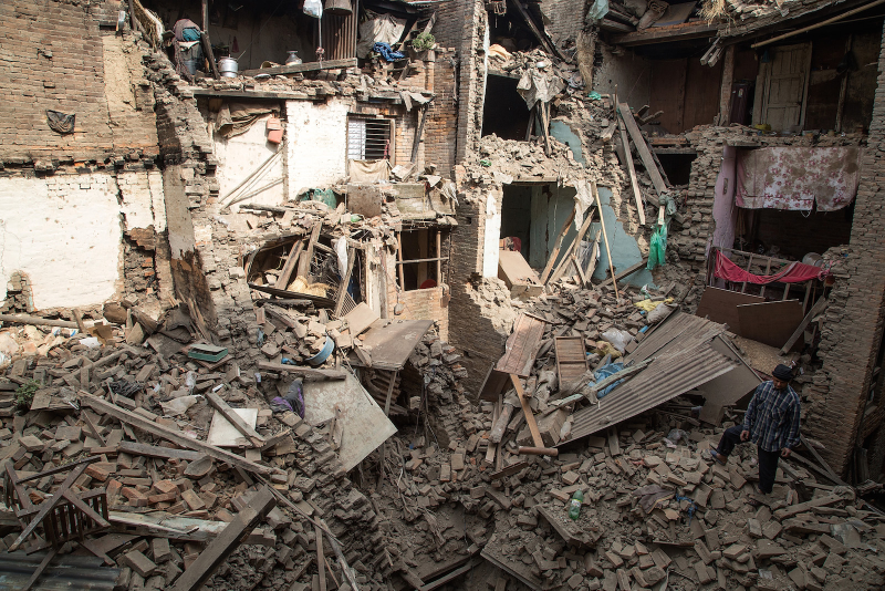 Illustration for article titled Photos from the devastating 7.8 magnitude earthquake in Nepal